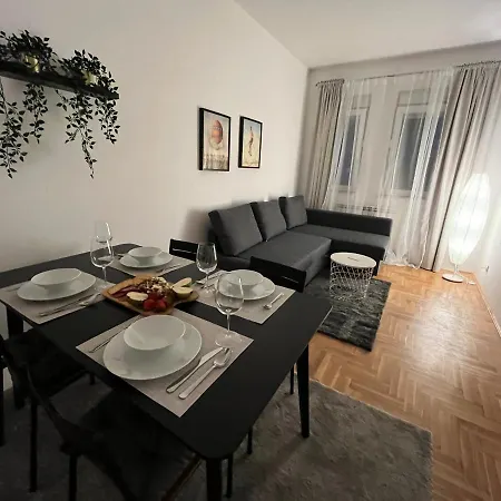 Ana - Center Belgrado